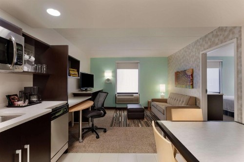 Home2 Suites by Hilton Philadelphia Convention Center - image 19