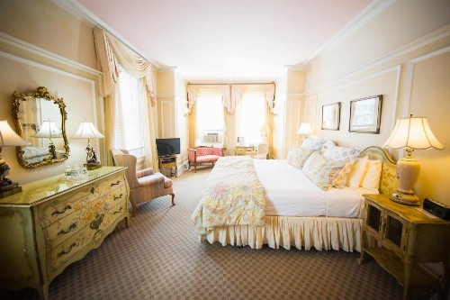 La Reserve Bed and Breakfast - image 2