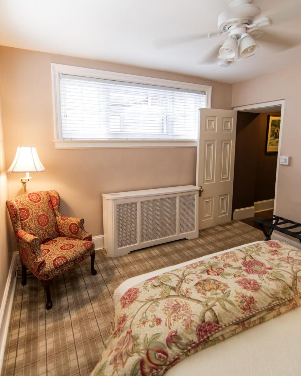 La Reserve Bed and Breakfast - image 4