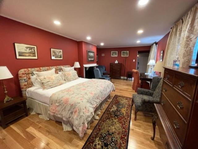 La Reserve Bed and Breakfast - image 6