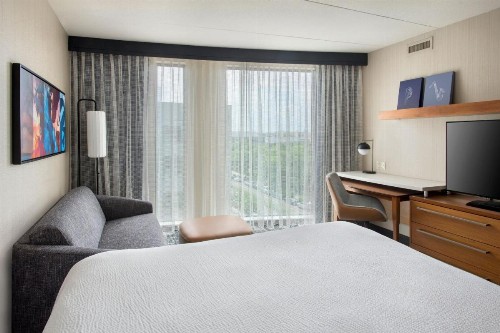 Courtyard by Marriott Philadelphia South at The Navy Yard - image 13