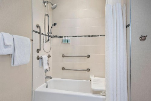 Courtyard by Marriott Philadelphia South at The Navy Yard - image 21
