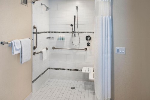 Courtyard by Marriott Philadelphia South at The Navy Yard - image 22