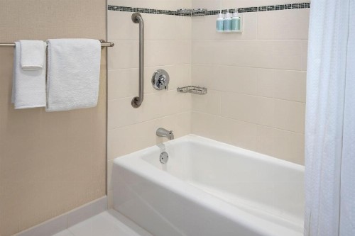 Courtyard by Marriott Philadelphia South at The Navy Yard - image 23