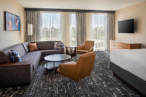 Courtyard by Marriott Philadelphia South at The Navy Yard - image 25