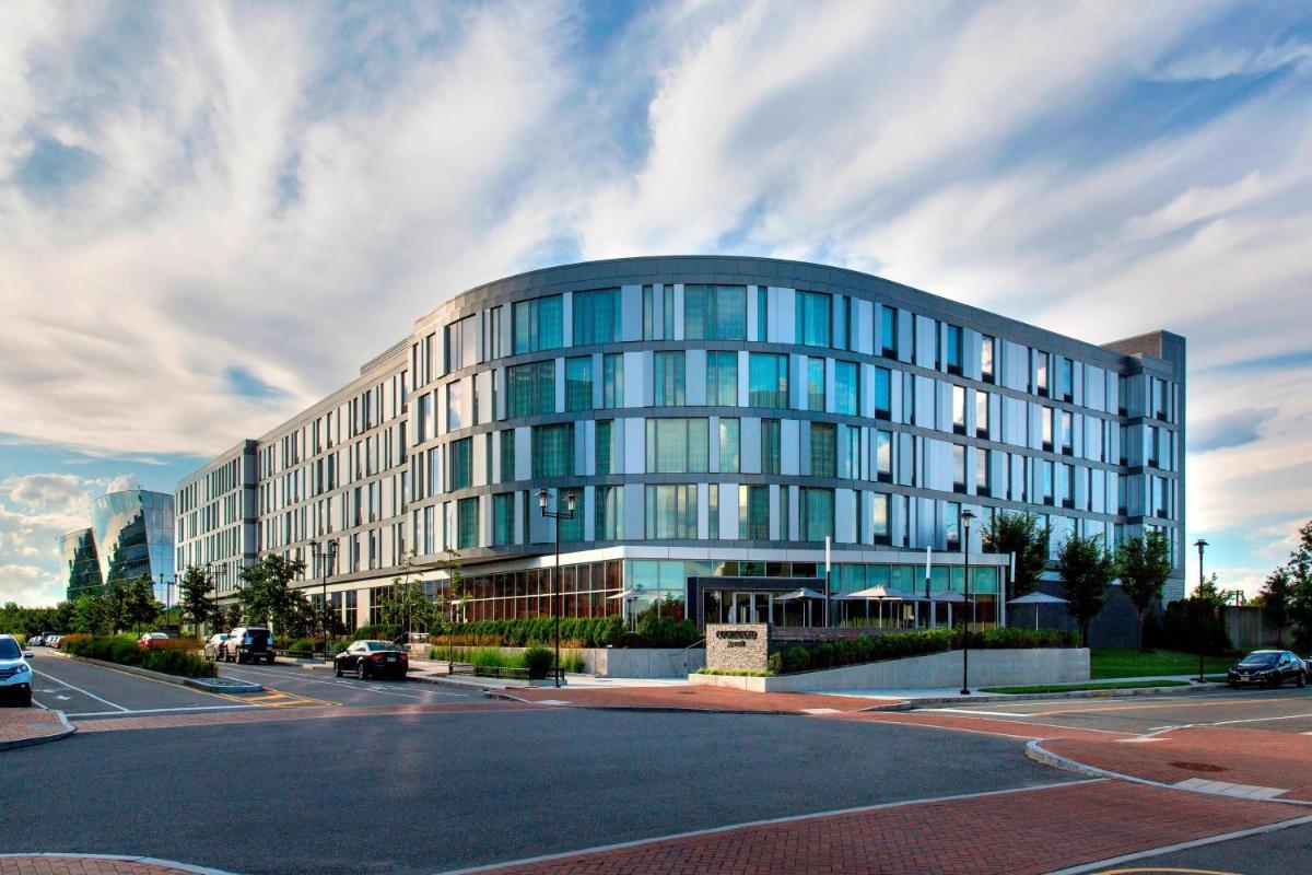 Courtyard by Marriott Philadelphia South at The Navy Yard - image 3