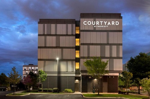 Courtyard by Marriott Philadelphia South at The Navy Yard - image 4