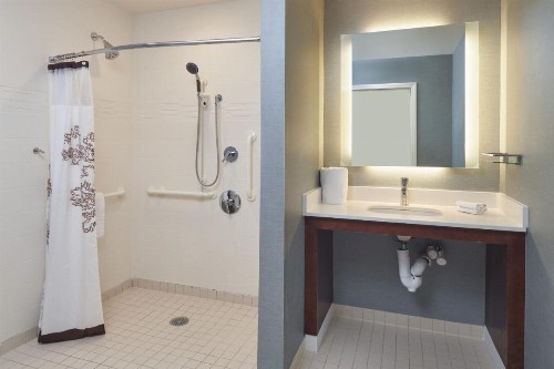 Residence Inn by Marriott Philadelphia Airport - image 5