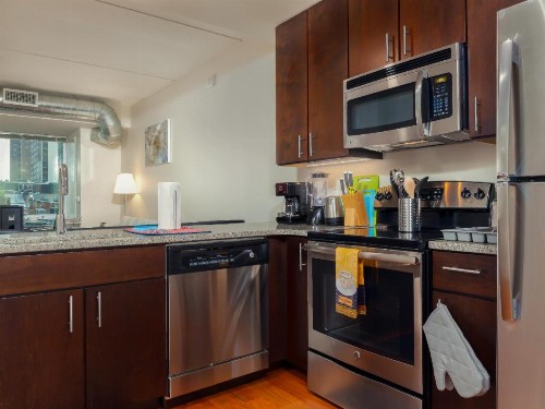 Fantastic Philly Fully Furnished Apartments - image 35