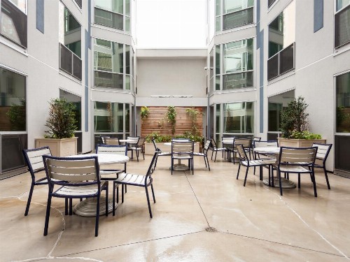 Fantastic Philly Fully Furnished Apartments - image 6