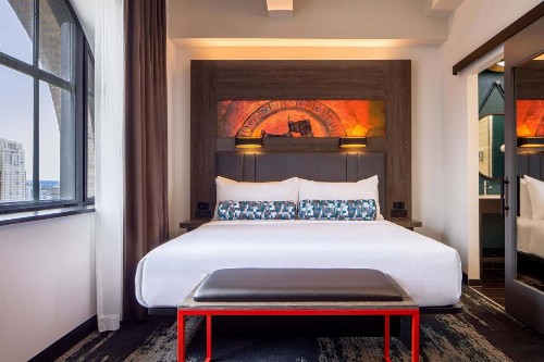 Aloft Philadelphia Downtown - image 11