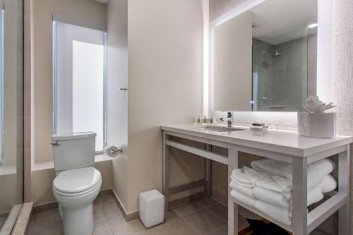 Cambria Hotel Philadelphia Downtown Center City - image 10