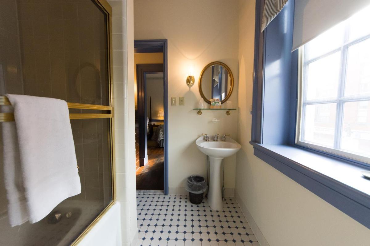 Thomas Bond House - image 4