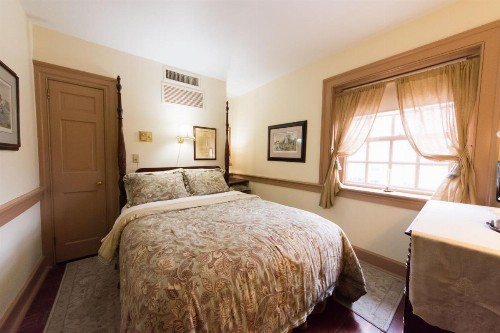 Thomas Bond House - image 47