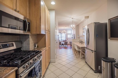 Hip Meets History in this Old City Home - image 9