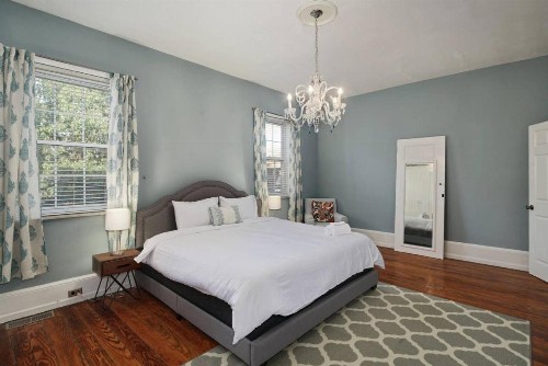 Charming Fishtown Retreat-Patio - image 11
