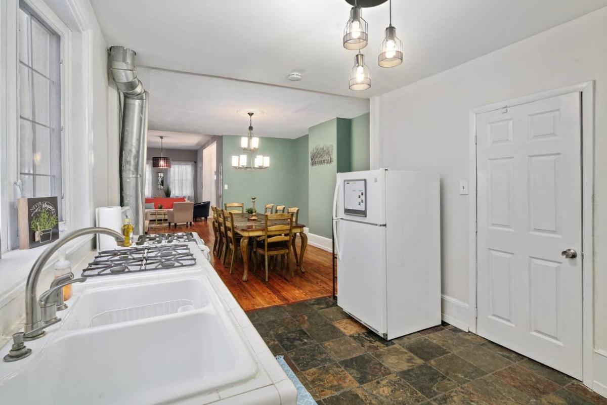 Charming Fishtown Retreat-Patio - image 7