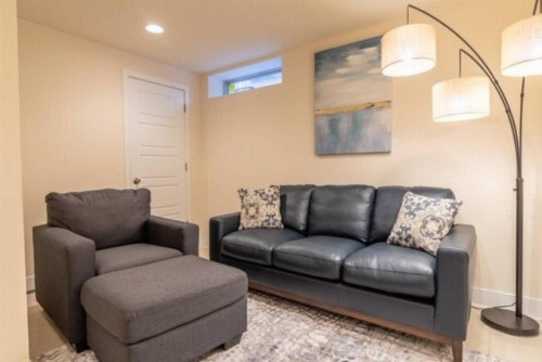 Beautiful Lux 4 Bedroom*Near PENN/CHOP*Roof Deck - image 11