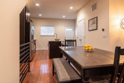 Beautiful Lux 4 Bedroom*Near PENN/CHOP*Roof Deck - image 3