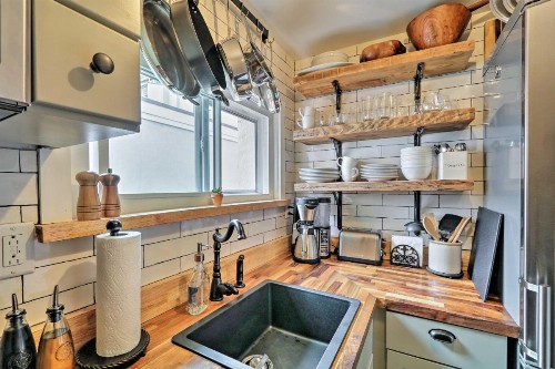 Historic Trinity Home in Center City Free Parking - image 7