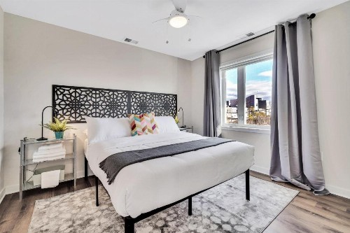 New Listing Grad Pointe Beautiful 2BDR Rec Room Gym Coffee Rooftop Patio - image 10