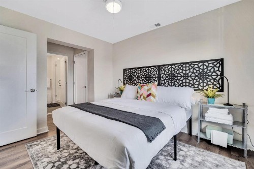 New Listing Grad Pointe Beautiful 2BDR Rec Room Gym Coffee Rooftop Patio - image 2