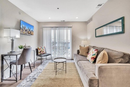 New Listing Grad Pointe Beautiful 2BDR Rec Room Gym Coffee Rooftop Patio - image 9