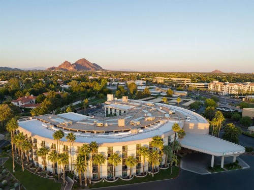 Embassy Suites Phoenix - Biltmore - image 1