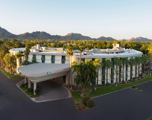 Embassy Suites Phoenix - Biltmore - image 2