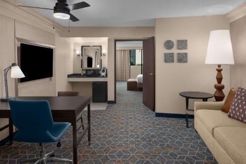 Embassy Suites Phoenix - Biltmore - image 24