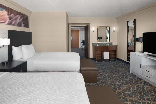 Embassy Suites Phoenix - Biltmore - image 25