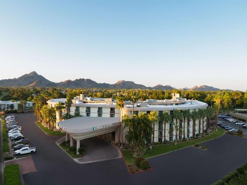 Embassy Suites Phoenix - Biltmore - image 5