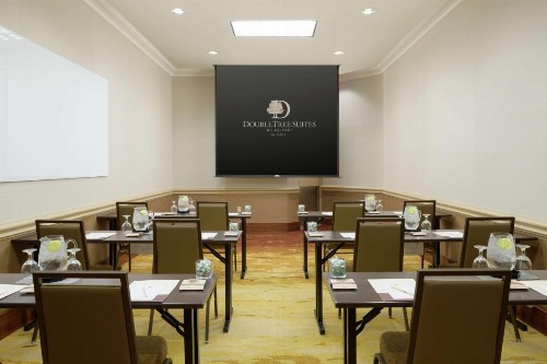 DoubleTree Suites by Hilton Phoenix - image 23