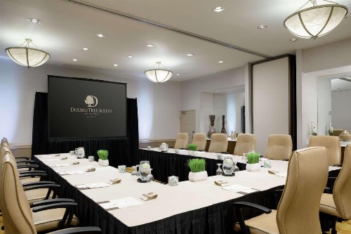 DoubleTree Suites by Hilton Phoenix - image 3