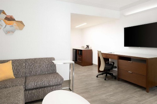 DoubleTree Suites by Hilton Phoenix - image 7