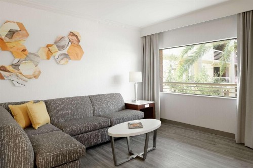DoubleTree Suites by Hilton Phoenix - image 9