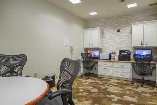 Hilton Garden Inn Phoenix Airport - image 5