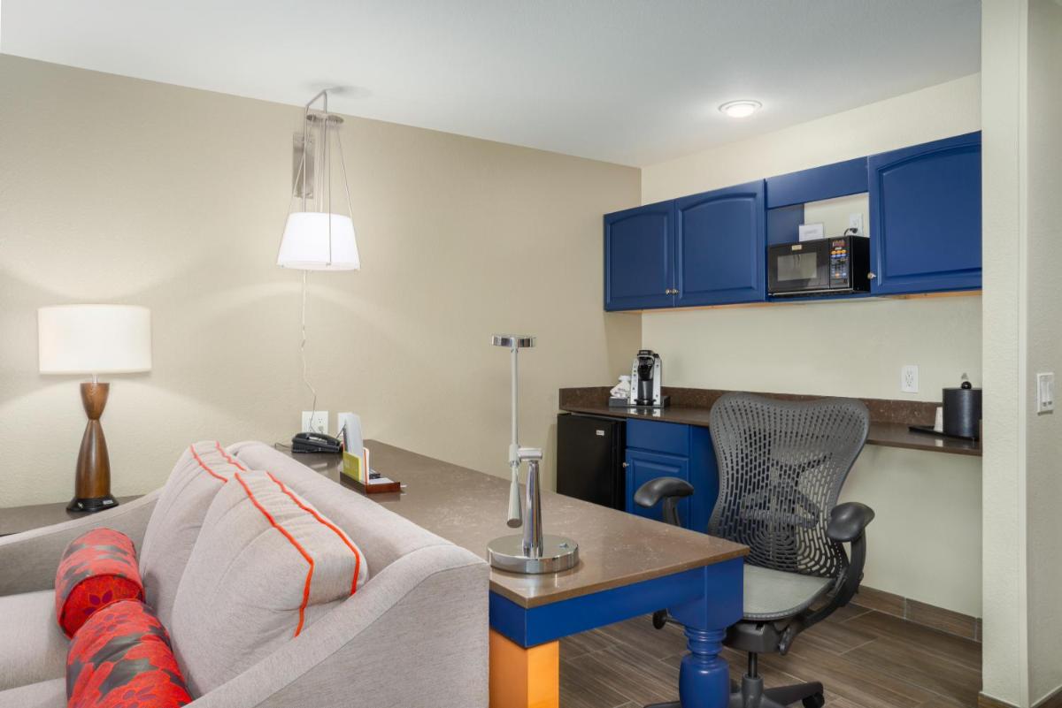 Hilton Garden Inn Phoenix Airport - image 6
