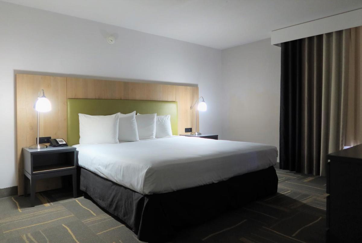 GreenTree Inn & Suites Phoenix Sky Harbor - main image