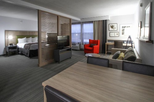 GreenTree Inn & Suites Phoenix Sky Harbor - image 11