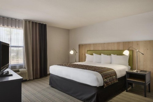 GreenTree Inn & Suites Phoenix Sky Harbor - image 13