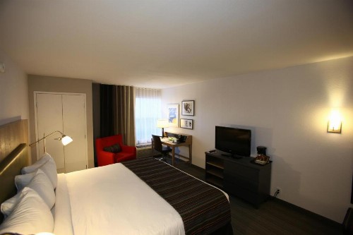 GreenTree Inn & Suites Phoenix Sky Harbor - image 18