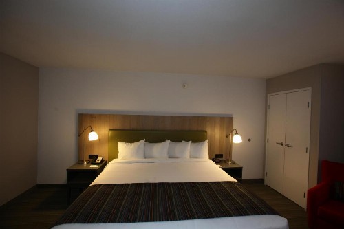 GreenTree Inn & Suites Phoenix Sky Harbor - image 19