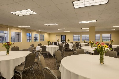 GreenTree Inn & Suites Phoenix Sky Harbor - image 28