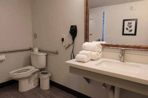 GreenTree Inn & Suites Phoenix Sky Harbor - image 33