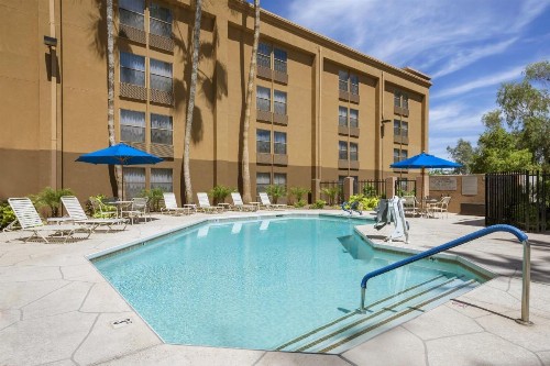 GreenTree Inn & Suites Phoenix Sky Harbor - image 6