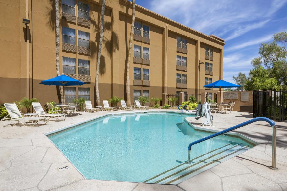 GreenTree Inn & Suites Phoenix Sky Harbor - image 6