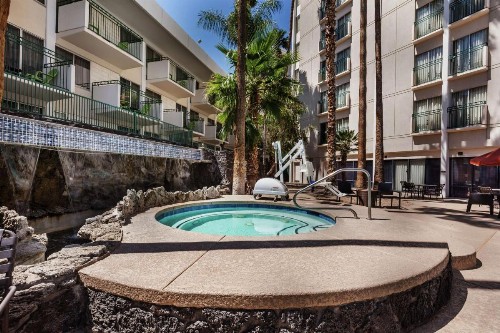 Hilton Garden Inn Phoenix Midtown - image 6
