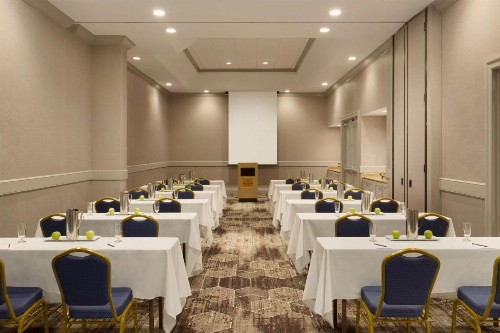 Embassy Suites by Hilton Phoenix Downtown North - image 38