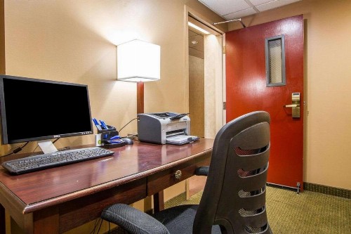 Comfort Inn I-10 West at 51st Ave - image 27